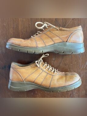 Casual Lace-Up Shoes in Tan